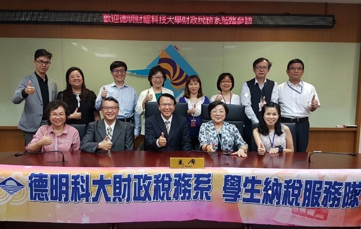 Đội sinh vi&ecirc;n phục vụ đ&oacute;ng thuế khoa thuế v&agrave; t&agrave;i ch&iacute;nh