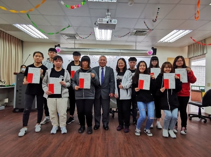 Sinh vi&ecirc;n năm học 2020 về thăm trường 1 &ndash; Ban thưởng học bổng