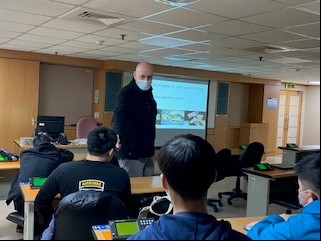 Gi&aacute;o Vi&ecirc;n Nước Ngo&agrave;i Giảng Dạy 1