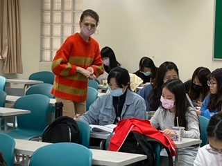 Gi&aacute;o Vi&ecirc;n Nước Ngo&agrave;i Giảng Dạy 2