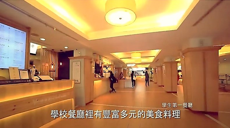 Căng tin của Trường c&oacute; rất nhiều m&oacute;n ăn ngon v&agrave; hấp dẫn