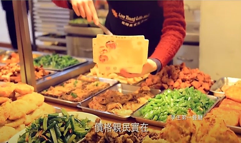 Căng tin của Trường c&oacute; rất nhiều m&oacute;n ăn ngon v&agrave; hấp dẫn