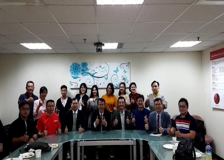 Du Học Sinh Về Thăm Trường